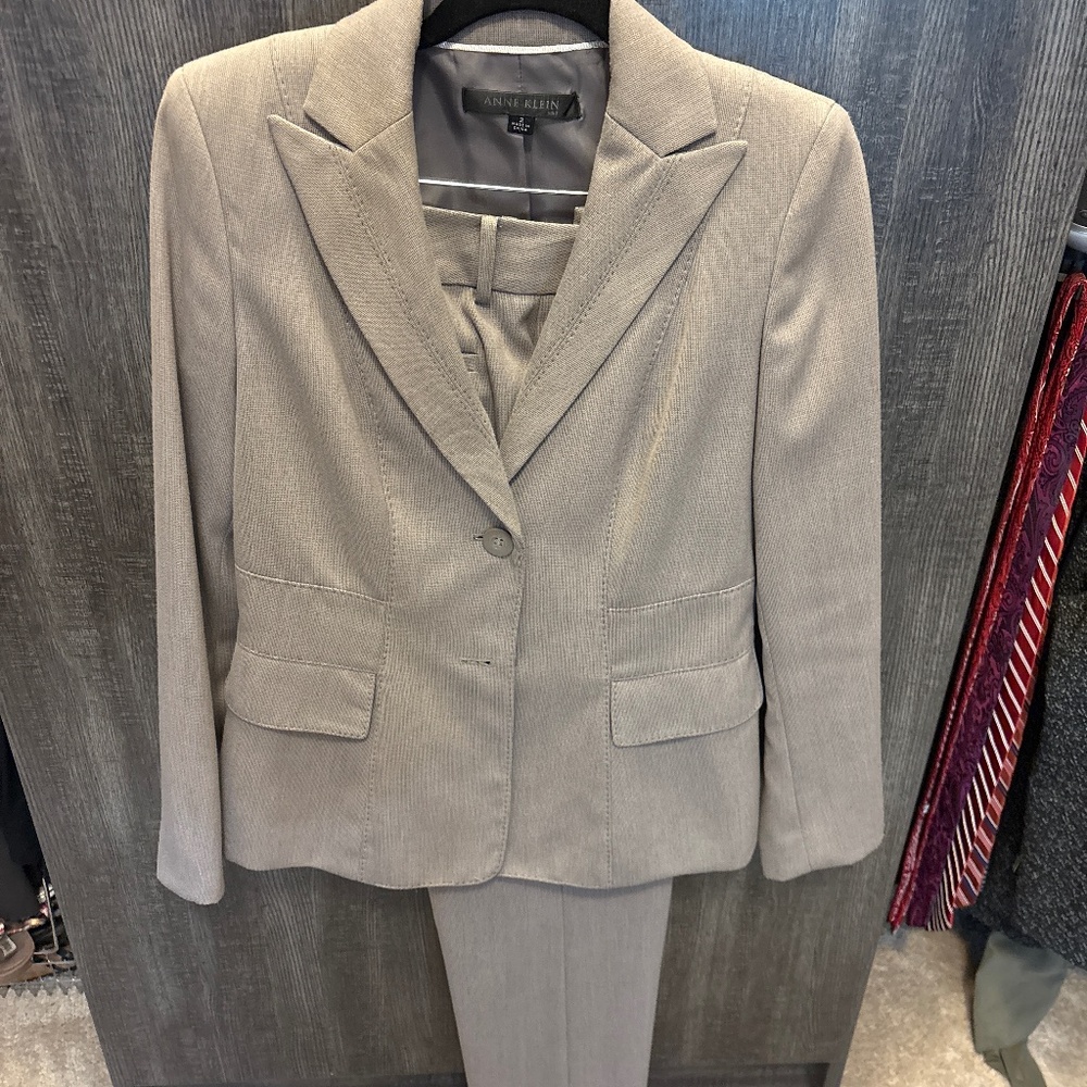 Anne Klein 2 Piece Suit